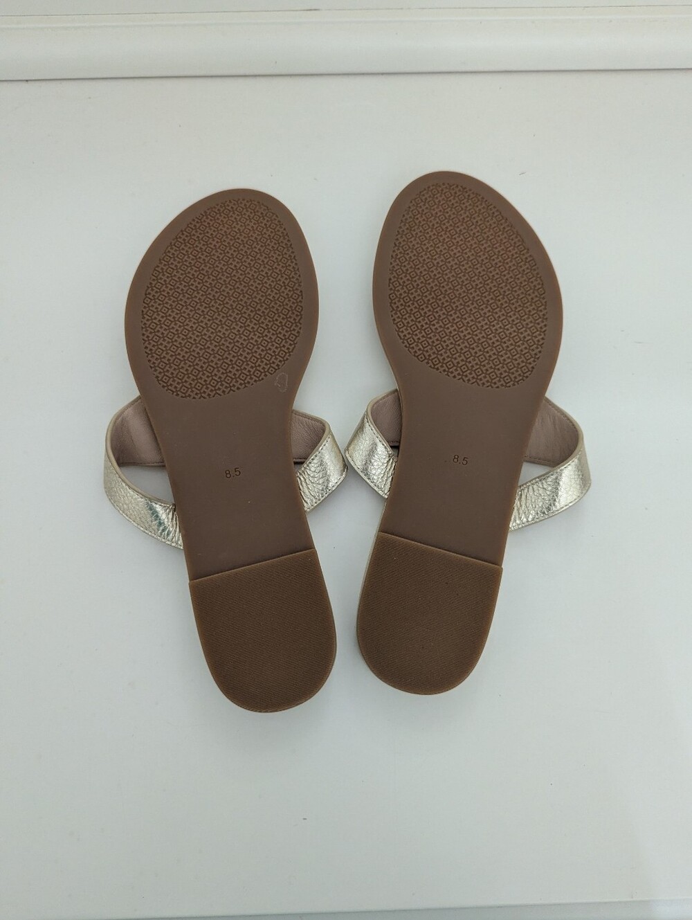 EUC! Tory Burch Jolie Flat Thong Sandal In Gold Size 8.5 - Picture 14 of 16